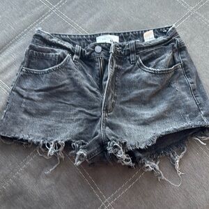 Frayed edges jeans shorts